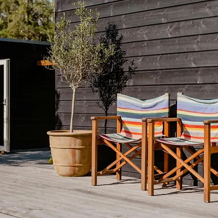 Дом отдыха Morning Sun And Starry Sky From Bed Yderby